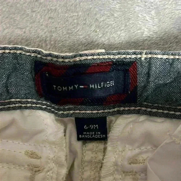 Tommy Hilfiger - 2 piece summer set.  Size 6 to 9 months - Picture 6 of 7